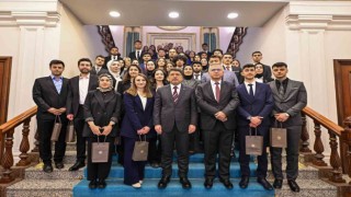 Bakan Tunç Erzurumdan gelen genç hukukçularla görüştü