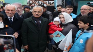 Bakan Uraloğlu, Kütahyada AK Partinin Zafer Meydanındaki Seçim Bürosunu ziyaret etti