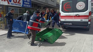 Balkondan düşen yaşlı kadın hayatını kaybetti