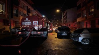 Başakşehirde 3 katlı binanın çatısı alev alev yandı