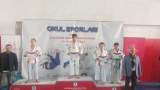 Başarılı sporcu gümüş madalya ile döndü