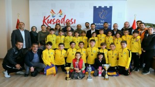 Başarılı sporcular Başkan Günelle görüştü