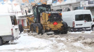 Başkalede kış geri döndü: 21 yerleşim yerinin yolu ulaşıma kapandı
