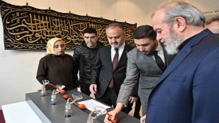 Başkan Aktaş, Kâbe örtüleri sergisini gezdi