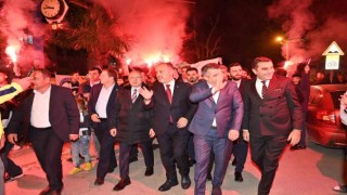 Başkan Aktaşa gençlerden coşkulu karşılama