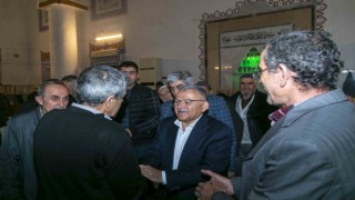 Başkan Büyükkılıç, mahalle mahalle geziyor, vatandaşla kucaklaşıyor