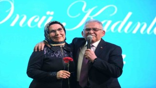Başkan Büyükkılıç ve eşi Dr. Necmiye Büyükkılıç, öncü kadınlarla bir araya geldi