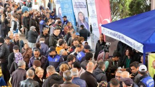 Başkan Çerçioğlu, Atçada vatandaşlara fide dağıttı