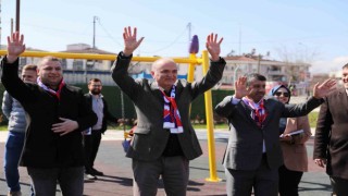 Başkan Özlü Millet bahçesinde vatandaşlarla buluştu