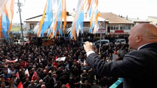 Başkan Sekmen Hınısta miting yaptı