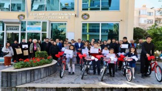 Başkan Yücel, en çok kitap okuyan öğrencileri ödüllendirdi