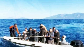Batmak üzere olan bottaki düzensiz göçmenleri Sahil Güvenlik kurtardı