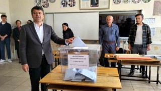Belediye başkan adayları oylarını kullandı