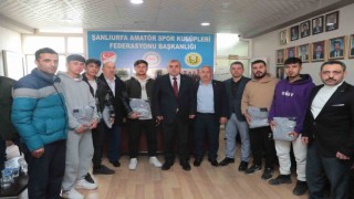 Beyazgül şampiyon futbolcuları tebrik etti