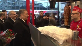 Beykozda esnaf ziyareti yapan Bakan Fahrettin Koca Beykozlulara hastane müjdesini verdi