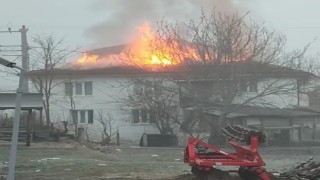 Bilecikte 2 katlı müstakil evin çatısında yangın