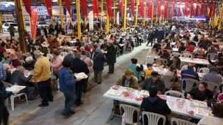 Binlerce Aydınlı iftarını Büyükşehir Belediyesinin sofralarında açtı