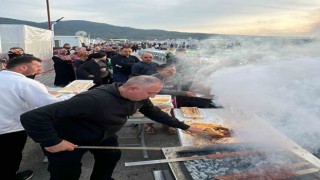 Binlerce depremzede iftarı Adana kebap ile açtı