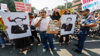 Blinken, Filipinlerde protesto edildi: Savaş suçlusu, hoş gelmedin