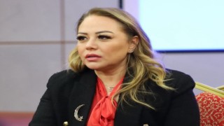 Boğaz ağrısına hatmi çiçeği iyi geliyor