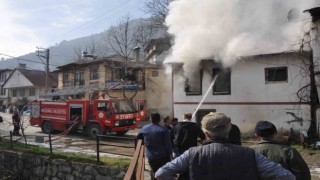 Boluda korkutan yangın, alevler yan eve sıçradı