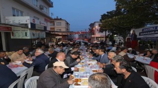 Bozdoğanda yüzlerce kişi aynı sofrada iftar açtı