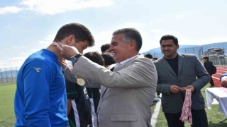 Buharkent Beldiyespor kupasına kavuştu