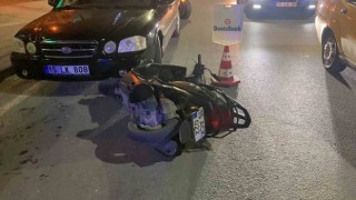 Burdurda otomobile çarpıp sürüklenen motosikletli genç ağır yaralandı