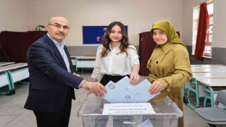 Bursa Valisi Mahmut Demirtaş oyunu kullandı