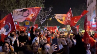 Bursada CHPliler kutlamalara başladı