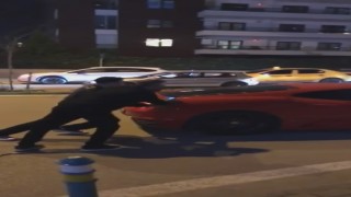 Bursada Ferrari yolda kaldı, gören bir daha baktı