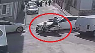 Bursada otomobil ile motosikletin çarpıştığı kaza kamerada