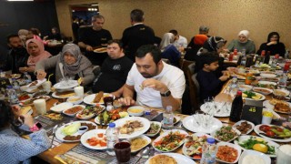 Büryan Adana'da iftar sofralarının vazgeçilmezi oldu