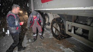 Çamlıbel Geçidinde kar yağışı etkili oldu, sürücüler zor anlar yaşadı