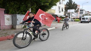 Çanakkale Zaferinin coşkusu Muratpaşa sokaklarını sardı