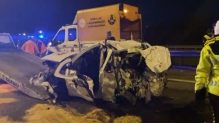 Çatalcada hafriyat kamyonu ile otomobil çarpıştı: 5 yaralı