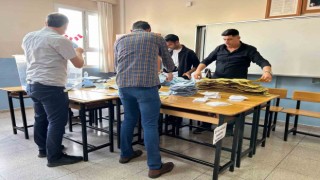 Cemil Tugay oy kullandığı sandıktan 1inci çıktı