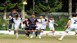 Çeşme Belediyespor farklı kazandı, liderliğini sürdürdü