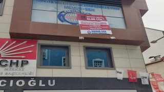 CHP Genel Başkanı Özele pankartlı protesto