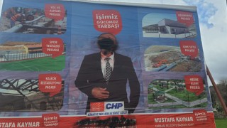 CHP’li Adayın Afişlerine Zarar Verildi