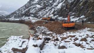 Çığ nedeniyle kapanan Çatak-Pervari kara yolu açıldı