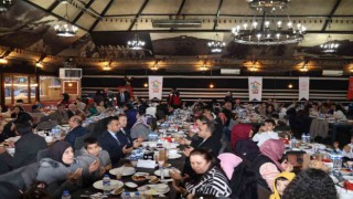 Çocuklar sevgi sofrasında iftar açtı