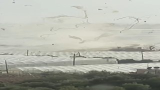 Demrede hortumun seraları yerle bir ettiği anlar kamerada