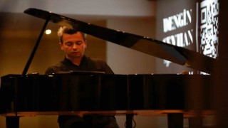 Dengin Ceyhanın piyanonun kadınları resitali büyük beğeni topladı