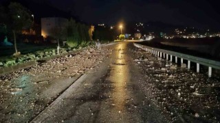 Deniz taşkını Karadeniz Sahil Yolunda ulaşımı aksattı