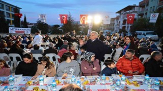 Denizli Büyükşehir iftar sofrasını Zeytinköyde kurdu