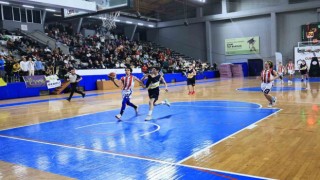 Denizlide küçükler basketbol grup maçları heyecanı