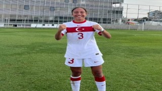 Denizlili bayan futbolcuya milli gurur