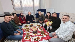 Depremzedeler iftarlarını yeni yuvalarında açtı