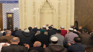 Diyanet İşleri Başkanı Ali Erbaş, ilk teravih namazını Hacı Bayram Veli Camisinde kıldırdı